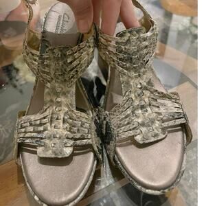 Clarks bendables Star gaze beige snake print open toe wedge sandal  Sz 8.5 women